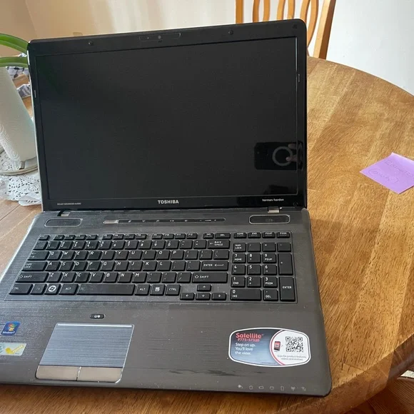 Toshiba Black Laptop with Windows working well but it’s old